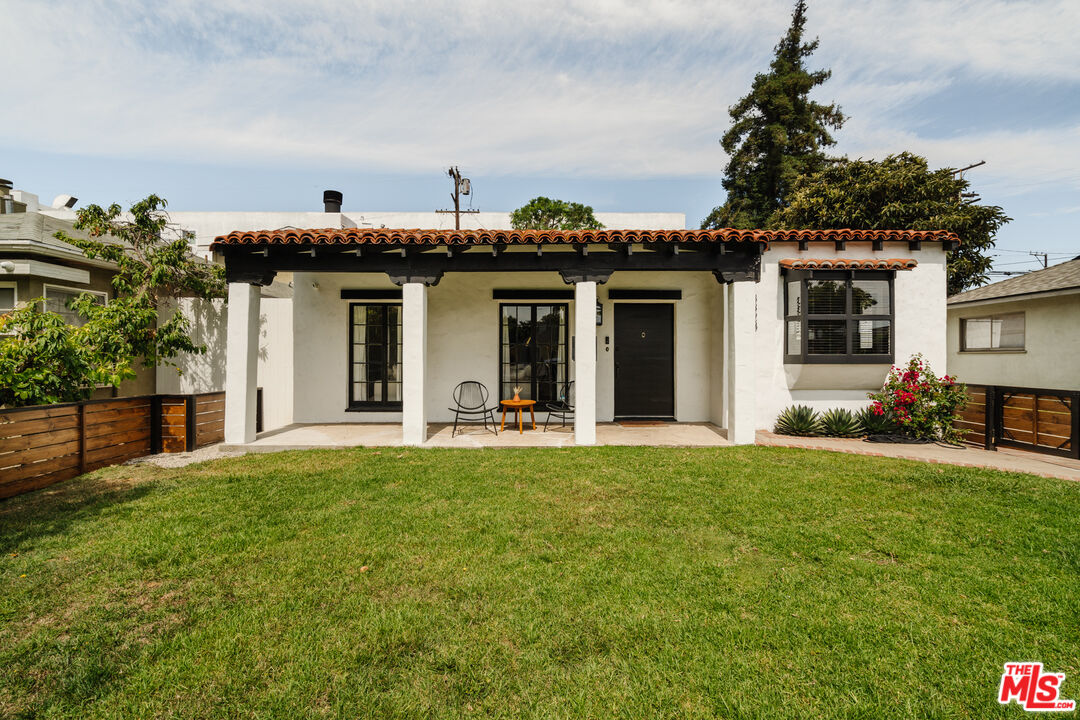 3323 S Beverly Dr