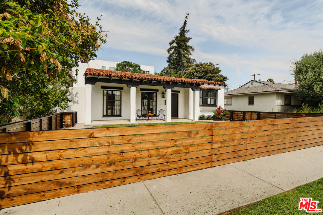 3323 S Beverly Dr