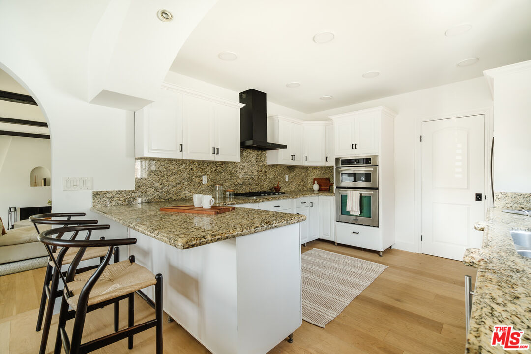 3323 S Beverly Dr