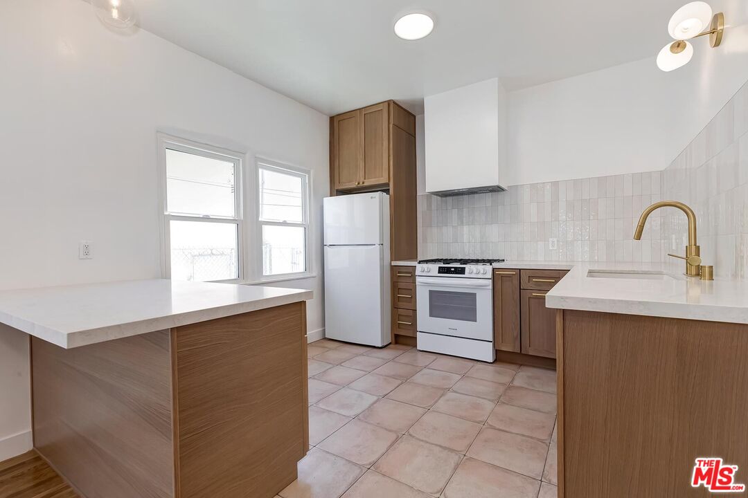 3429 Edgehill Dr Unit: 2