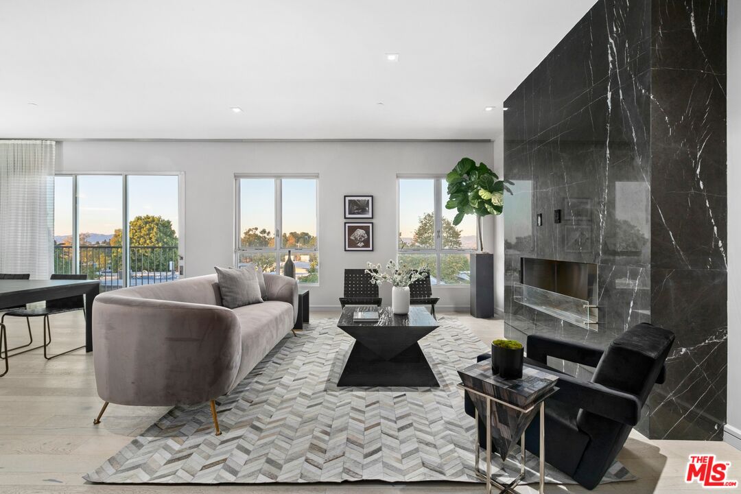 2391 Roscomare Unit: 102