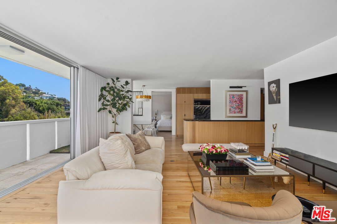 8787 Shoreham Dr Unit: 1001