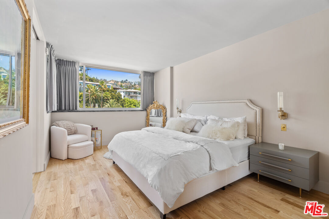 8787 Shoreham Dr Unit: 1001