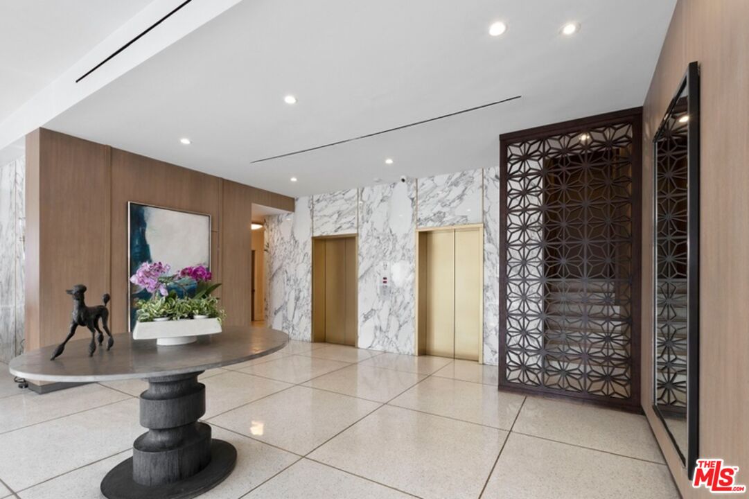 8787 Shoreham Dr Unit: 1001