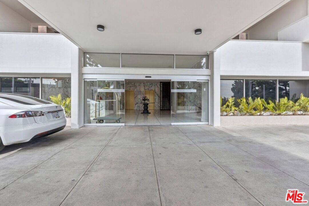 8787 Shoreham Dr Unit: 1001