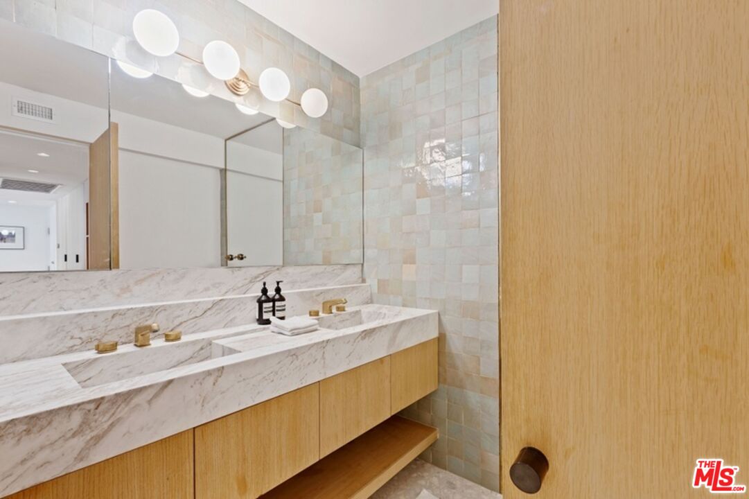 8787 Shoreham Dr Unit: 1001