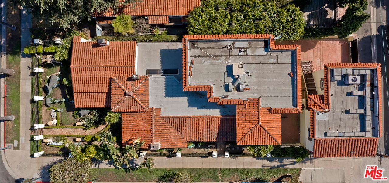 127 N Doheny Dr