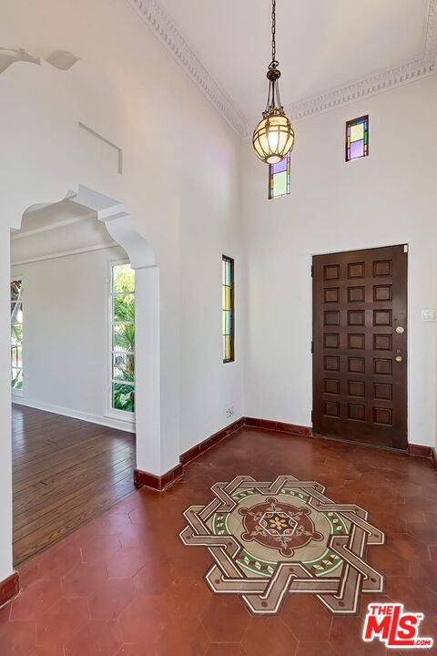 127 N Doheny Dr
