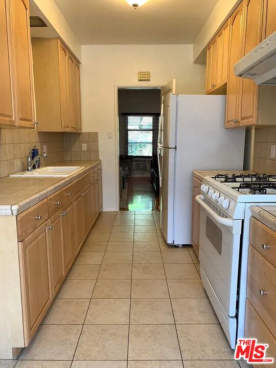 1235 N Crescent Heights Blvd Unit: 2