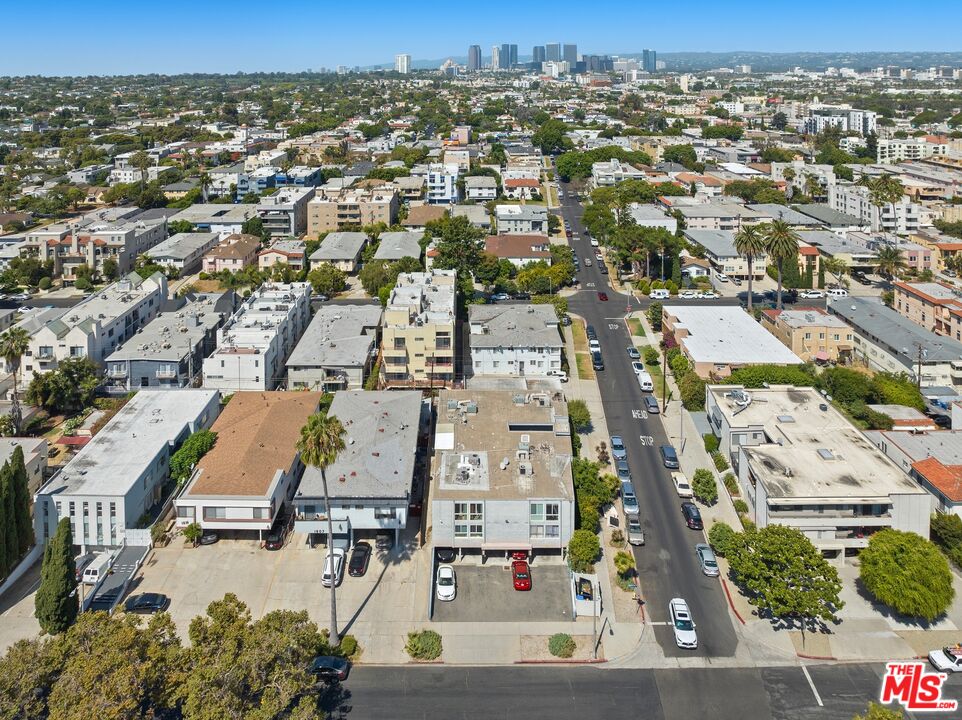 8638 Cashio St