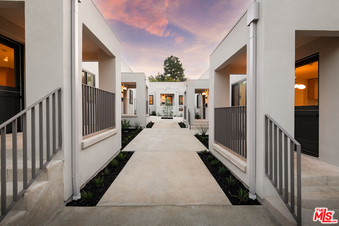 2016 Vista Del Mar St