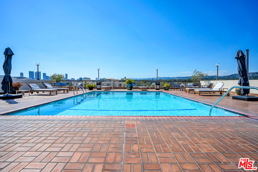 325 N Oakhurst Dr Unit: PH3