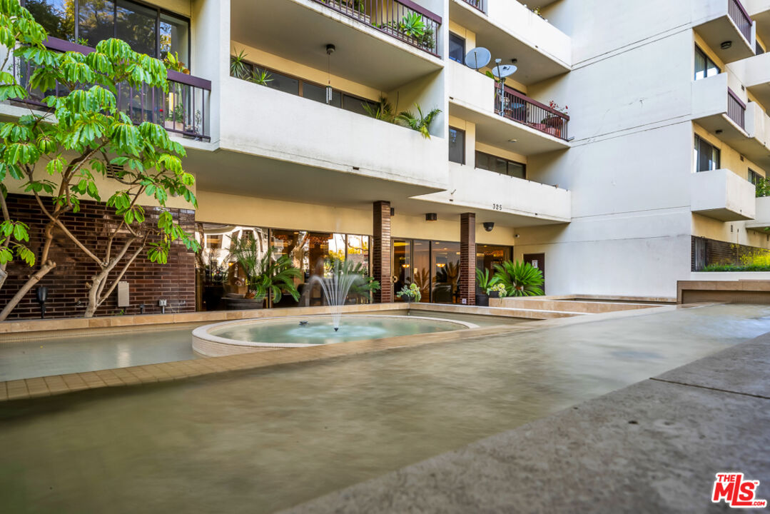 325 N Oakhurst Dr Unit: PH3