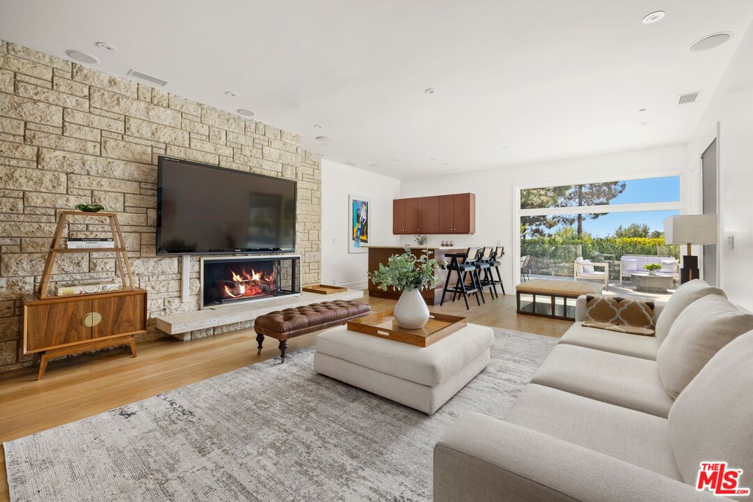 1625 Loma Vista DR