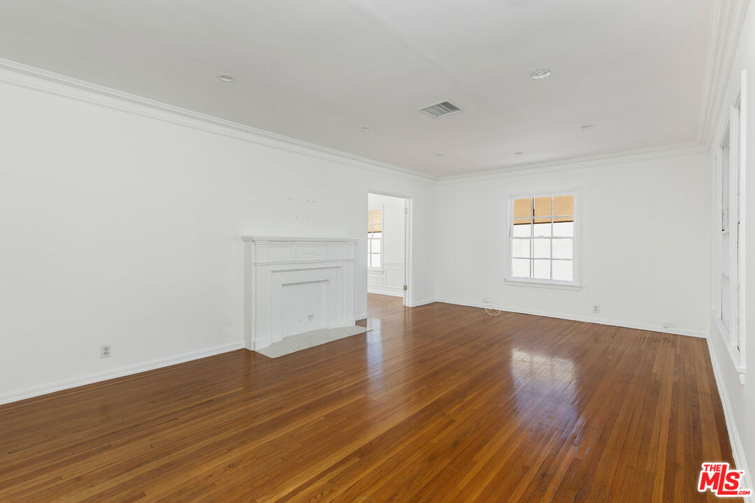 133 S Roxbury Dr Unit: D