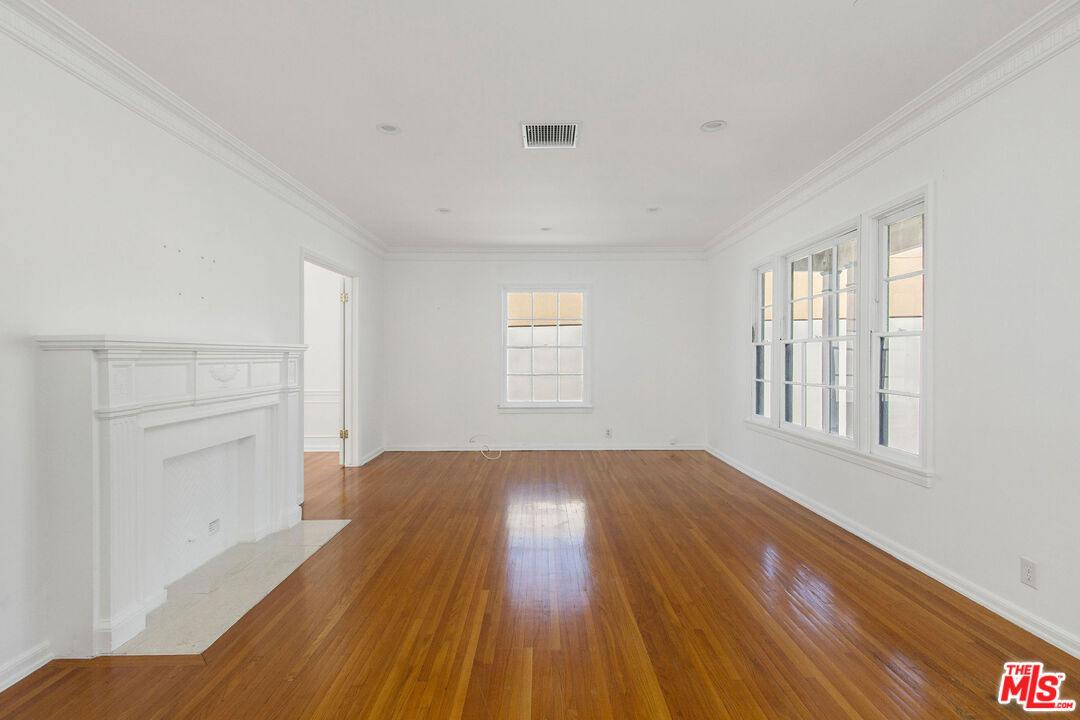 133 S Roxbury Dr Unit: D