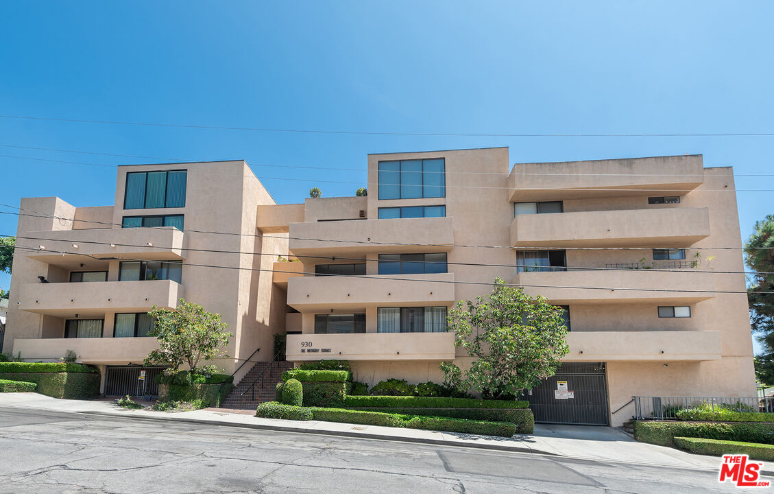 930 N Wetherly Dr Unit: 204