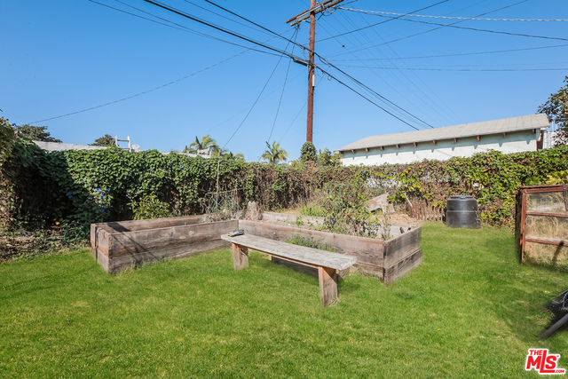 1925 Carmona Ave