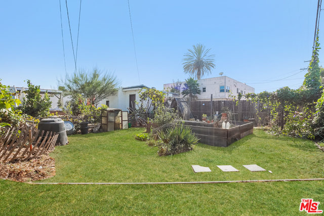1925 Carmona Ave