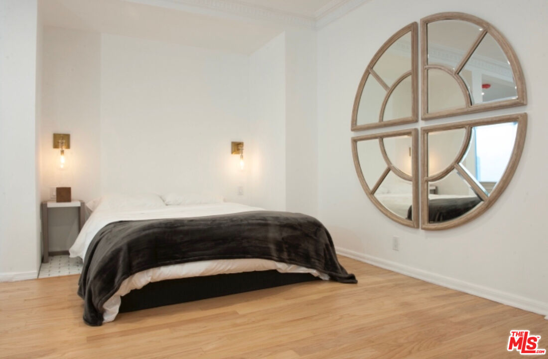 133 S Roxbury Dr Unit: B