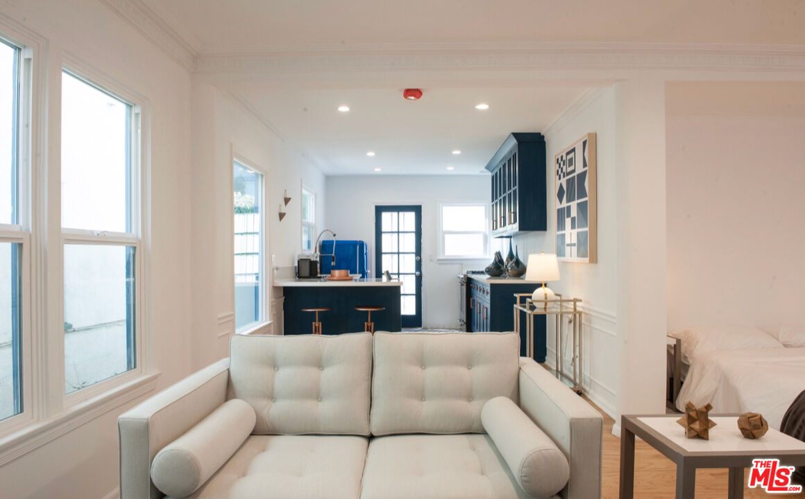 133 S Roxbury Dr Unit: B