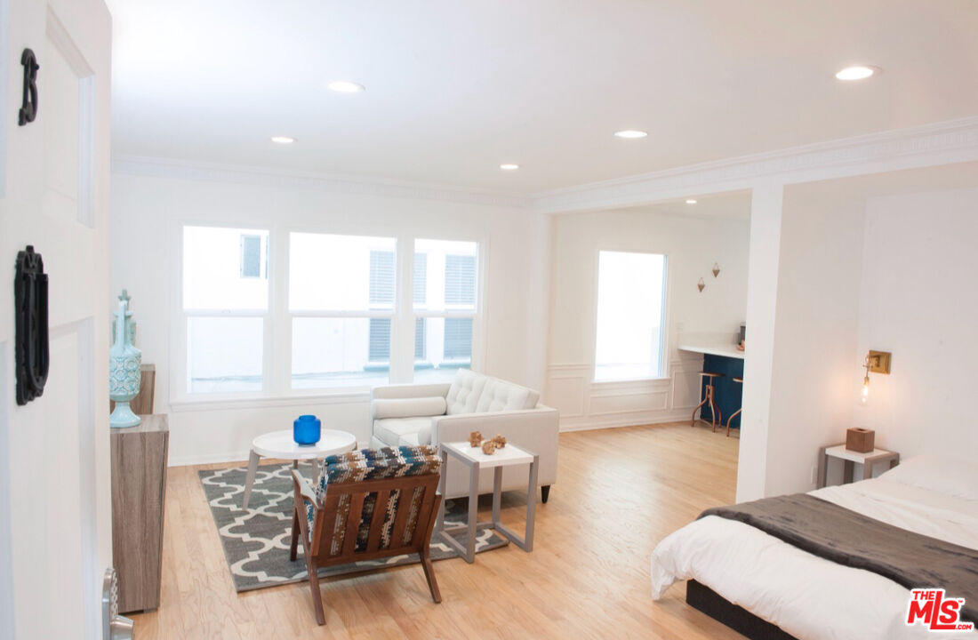 133 S Roxbury Dr Unit: B