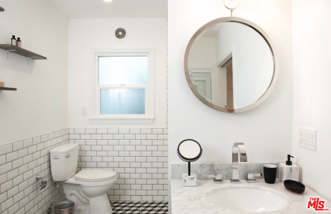 133 S Roxbury Dr Unit: B