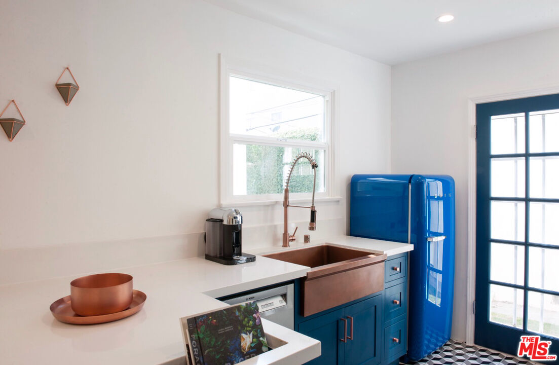 133 S Roxbury Dr Unit: B