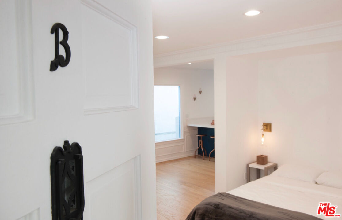 133 S Roxbury Dr Unit: B