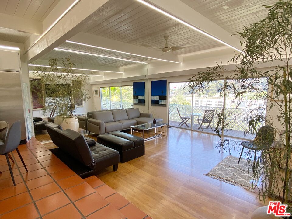 3352 Oak Glen Dr