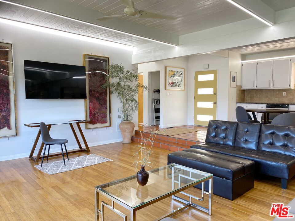 3352 Oak Glen Dr