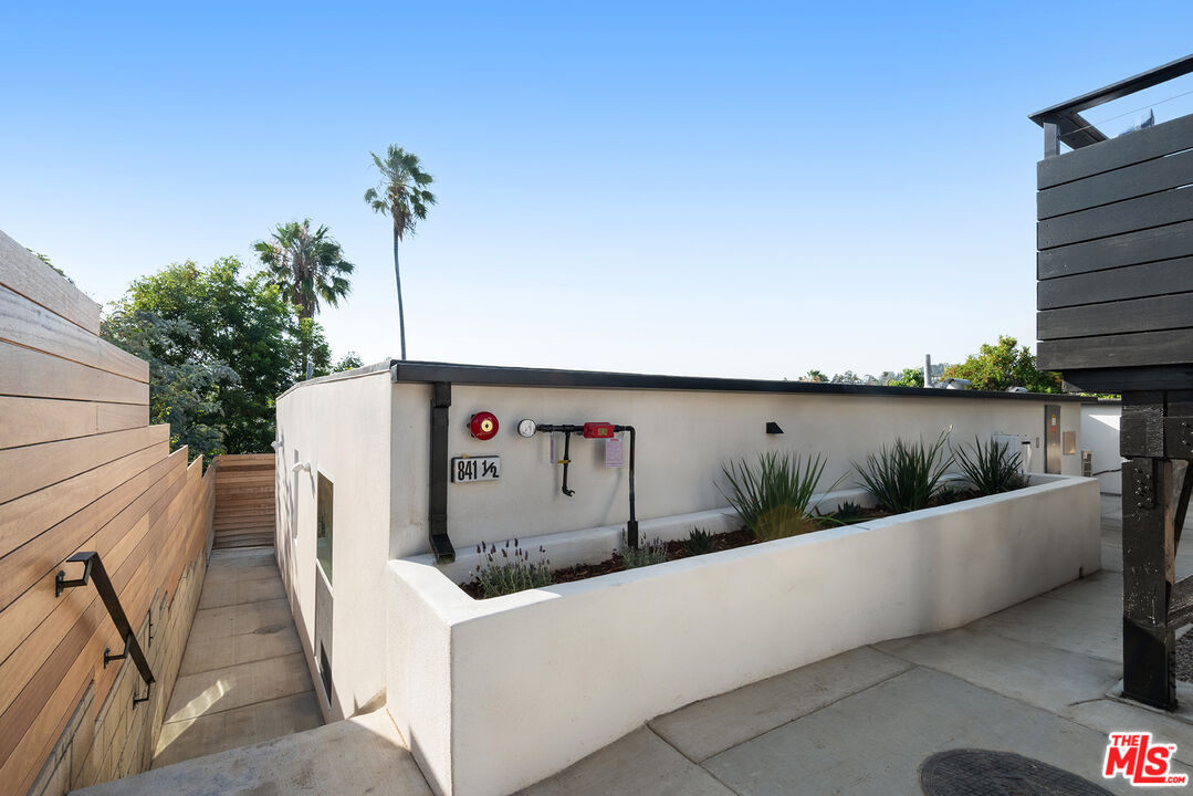 841 N La Fayette Park Pl Unit: 1/2