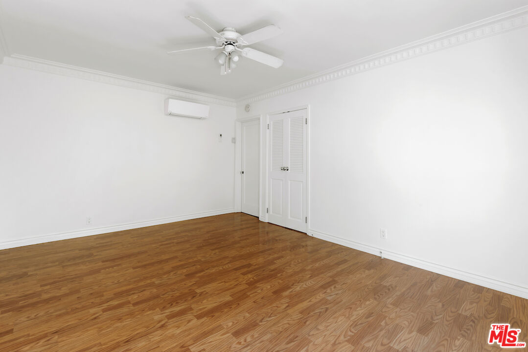 156 N Sycamore Ave Unit: 1
