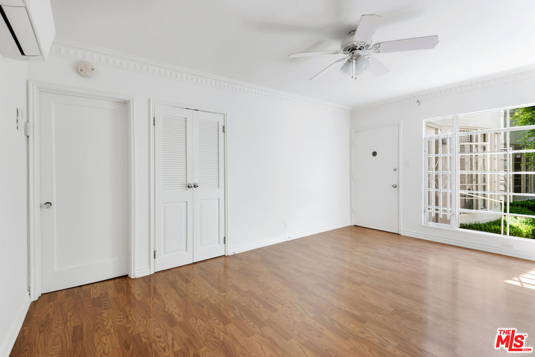 156 N Sycamore Ave Unit: 1
