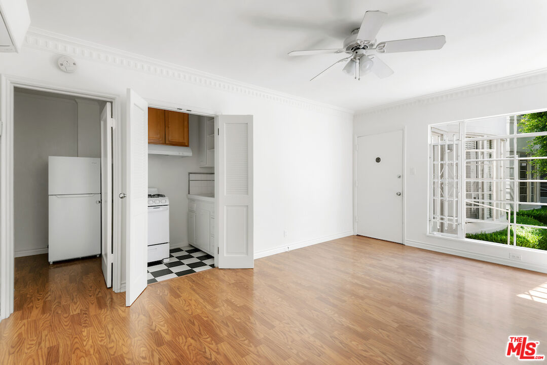156 N Sycamore Ave Unit: 1