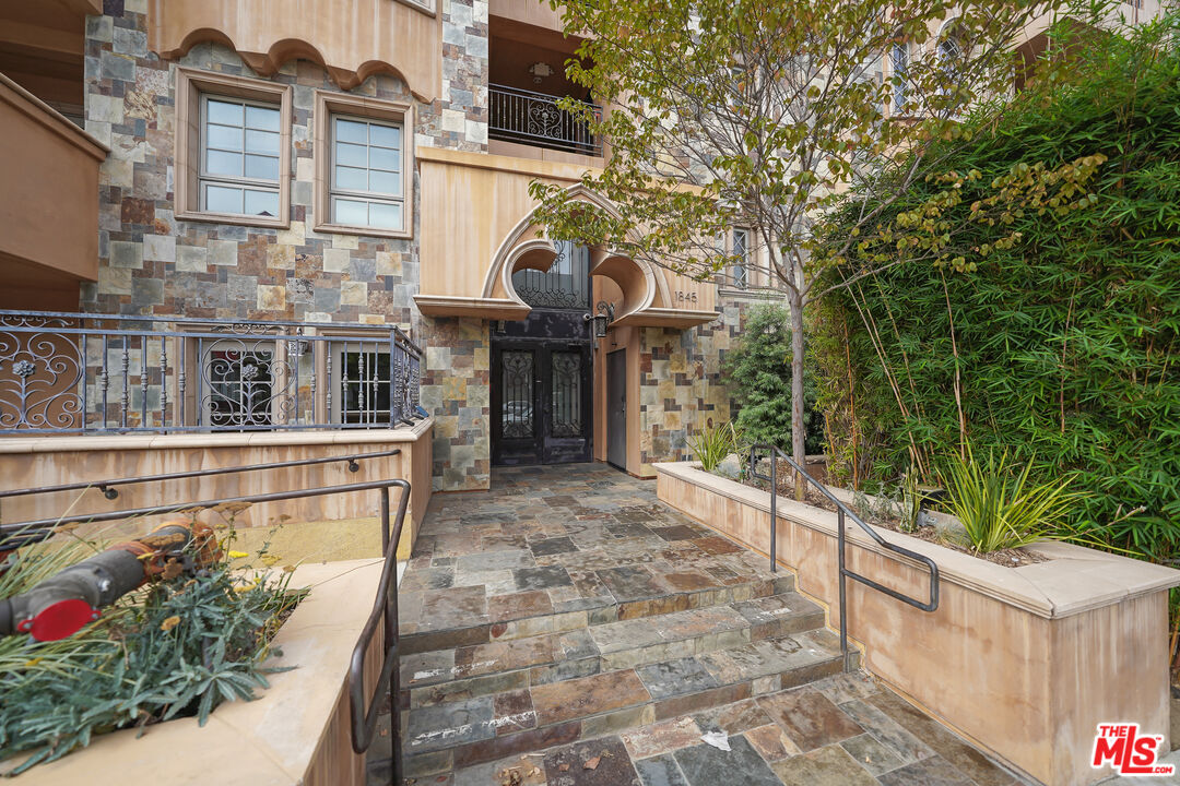 1845 Federal Ave Unit: 205