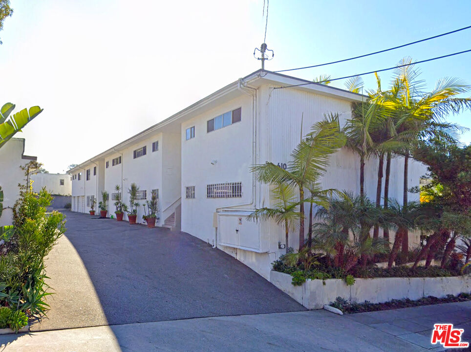 610 Strand St Unit: 10