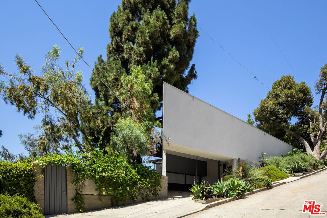 2303 Bancroft Ave