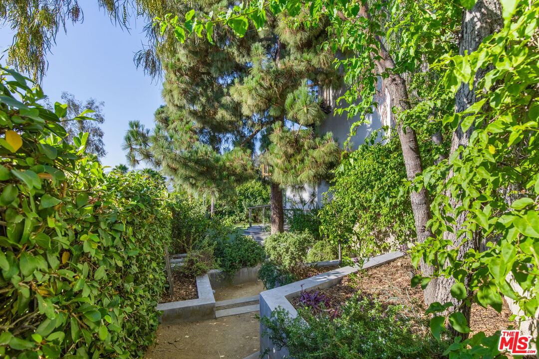 2303 Bancroft Ave