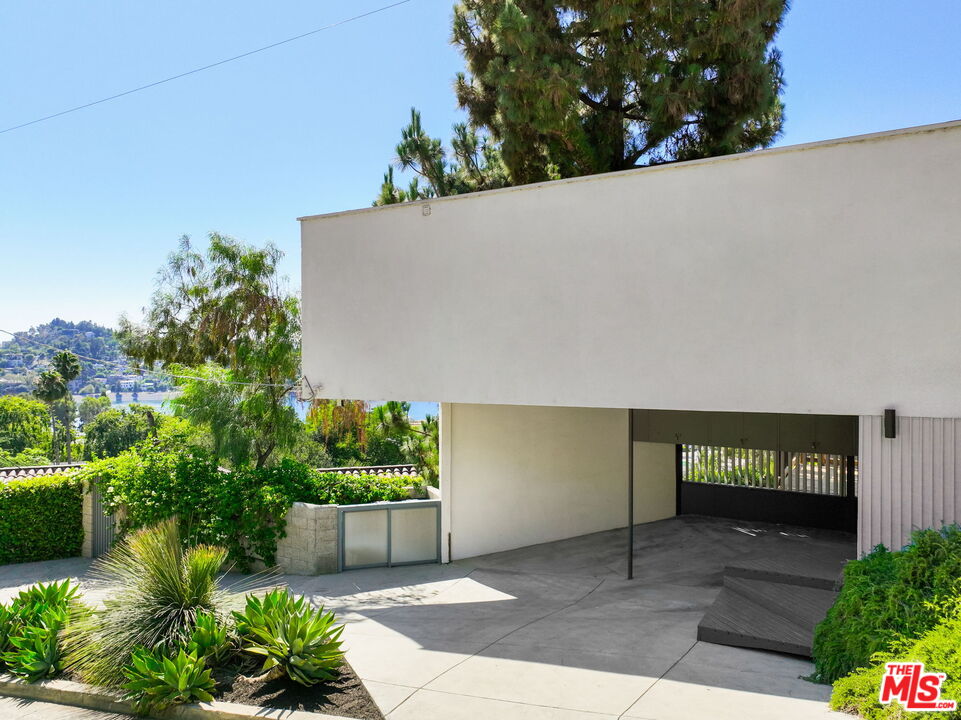 2303 Bancroft Ave