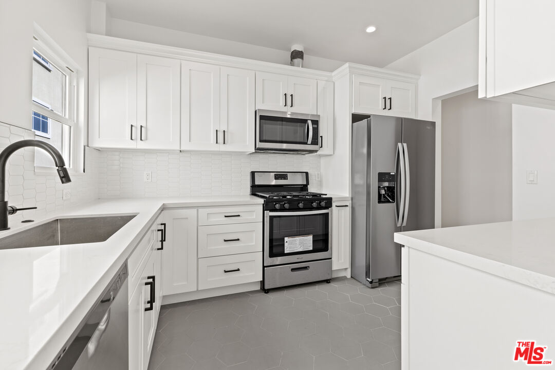 332 S Detroit St