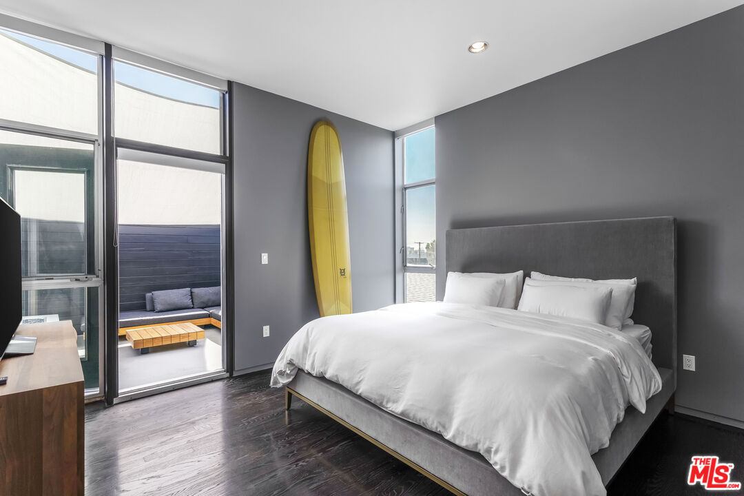 825 N Kings Rd Unit: 15