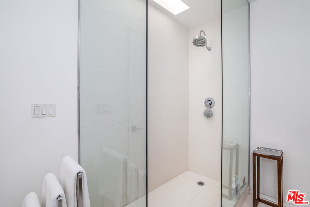 825 N Kings Rd Unit: 15