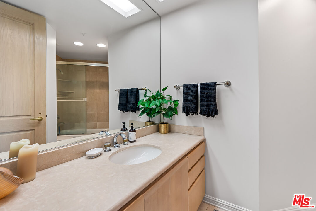 10490 Wilshire Blvd Unit: 802