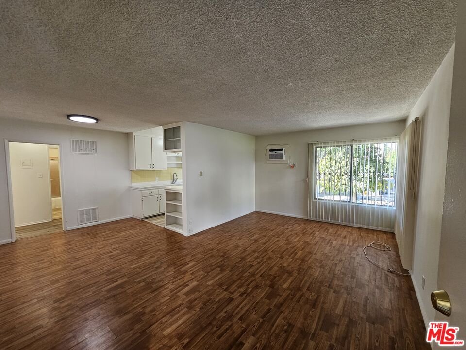 928 N Ogden Dr Unit: 1
