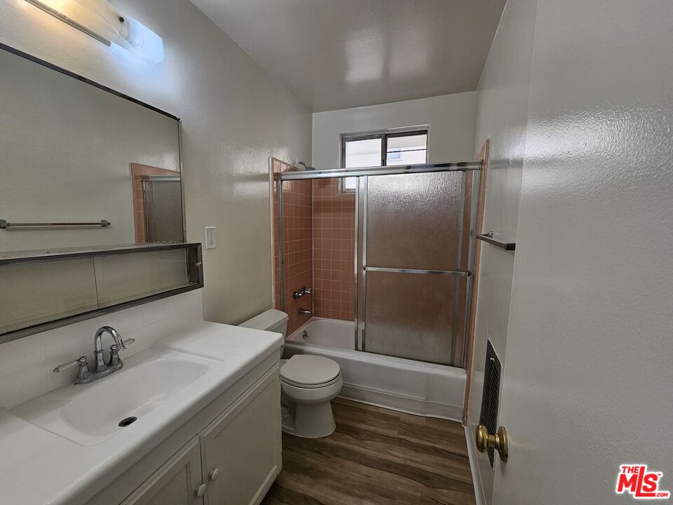 928 N Ogden Dr Unit: 1