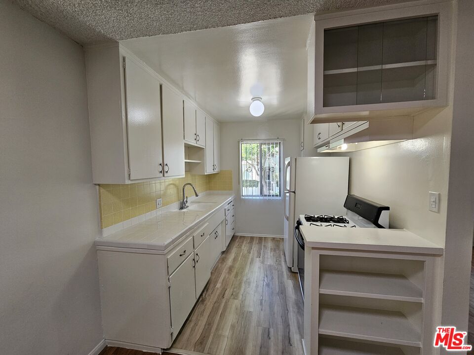 928 N Ogden Dr Unit: 1