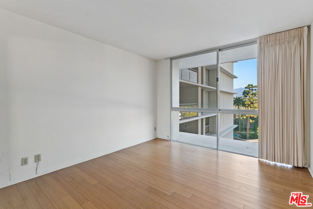 201 Ocean Ave Unit: 810B