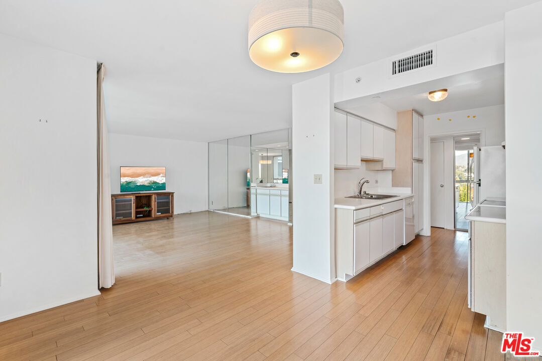 201 Ocean Ave Unit: 810B