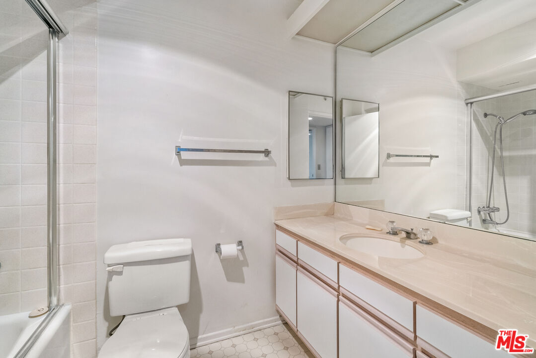 201 Ocean Ave Unit: 810B